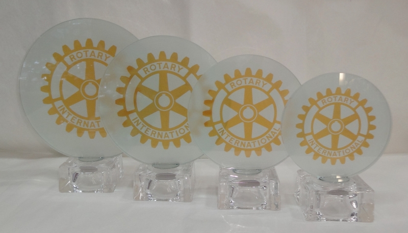 Producto Trofeo cristal con escudo Rotary